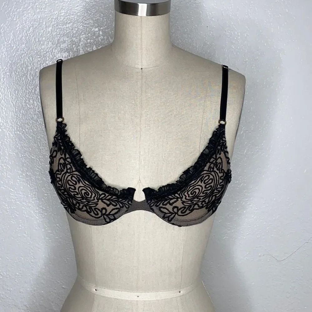 Vintage Victoria’s Secret 90s Y2K Madonna lace bra
